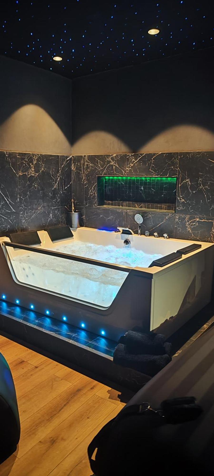 Loveroomxspa Bourg-Saint-Christophe Exterior foto